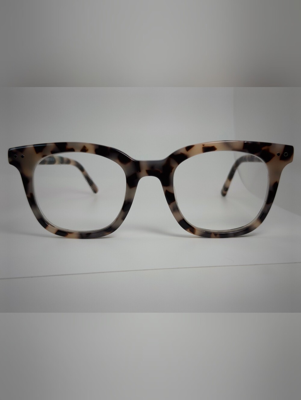 Romy. Tortoiseshell Square Frame. Wayfarer Vibes.